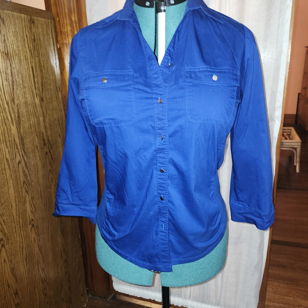 Croft & Barrow Blue Fitted Button Down Shirt with 3/4 Sleeves